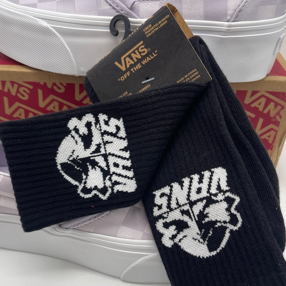 Vans Major Type Crew Socks (1 pair)
with jacquard art of a sinister skull - Picture 3 of 16